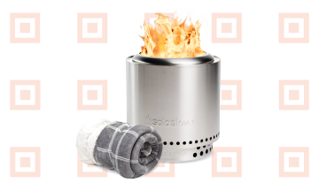 Solo stove and blanket on pattern background